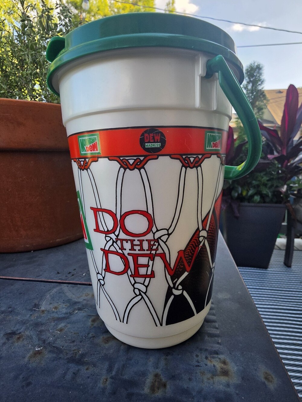Vintage Mountain Dew Dew Madness Basketball Bucket 50oz Whirley Lid AND Straws